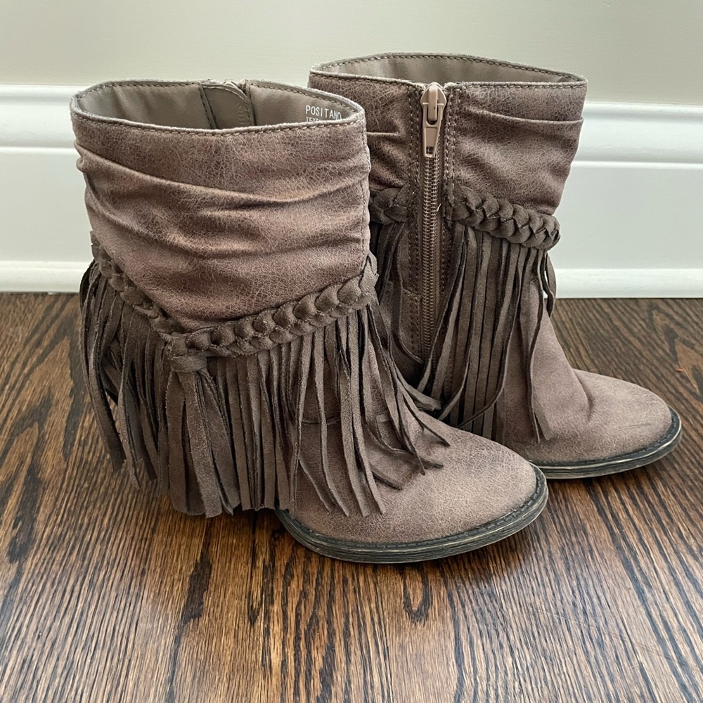 Ankle booties with braided tassels tan by jellypop 6.5 size